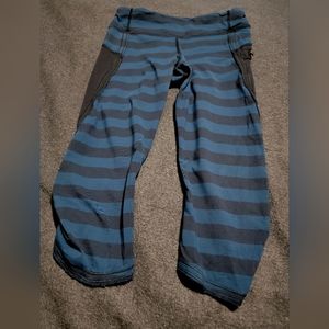 Lululemon Tight 21", Size 6, Teal/Black Strip